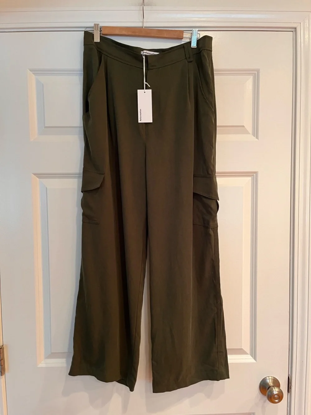 NWT REFORMATION Jackson Cargo Pant Size 10 Straight-Leg Fern Green ~ $198 - Picture 4 of 14